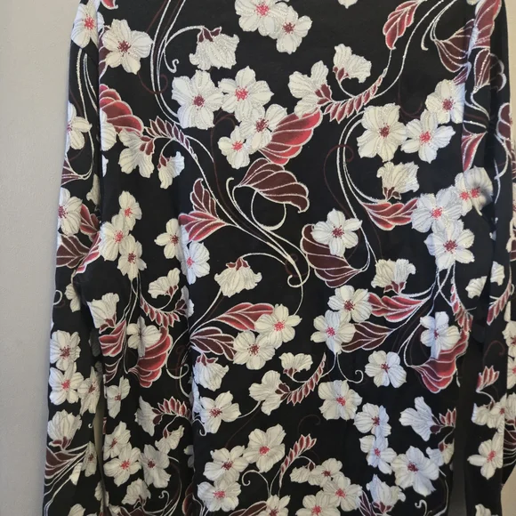 Karen Scott Black Top with White and Red Floral Design - Picture 4 of 4